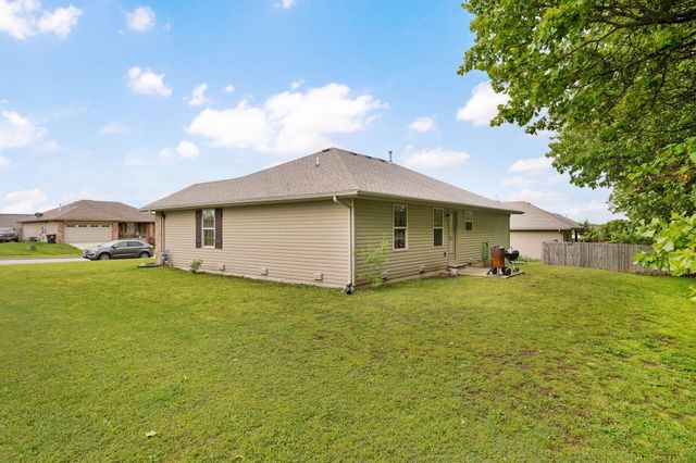 501 Bradford Pear, Clever, MO 65631