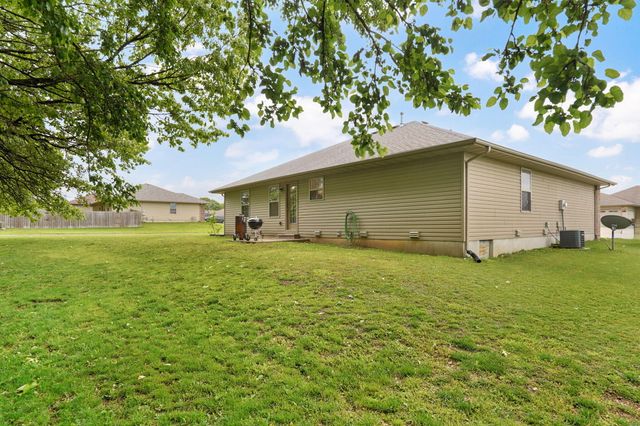 501 Bradford Pear, Clever, MO 65631