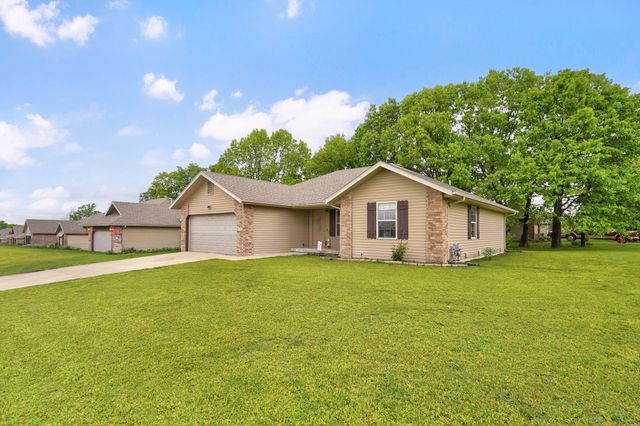 501 Bradford Pear, Clever, MO 65631