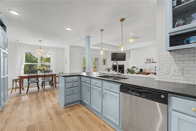 21 Greenridge Lane, Bentonville, AR 72712