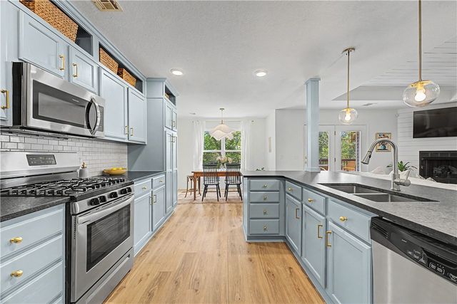 21 Greenridge Lane, Bentonville, AR 72712