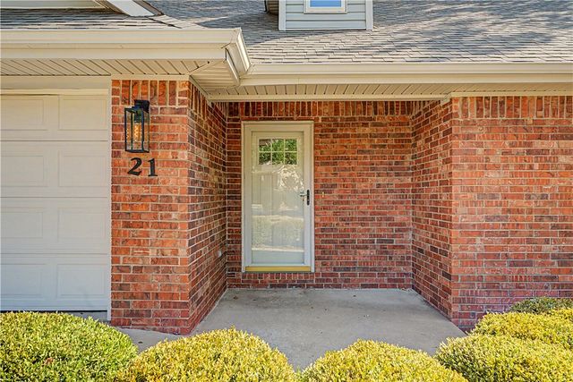 21 Greenridge Lane, Bentonville, AR 72712