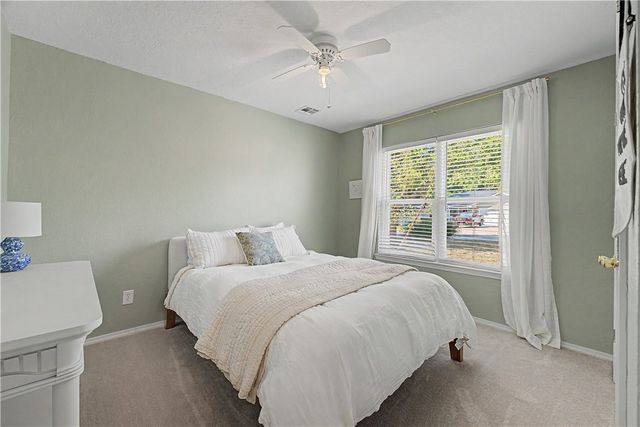 21 Greenridge Lane, Bentonville, AR 72712