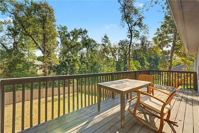 21 Greenridge Lane, Bentonville, AR 72712