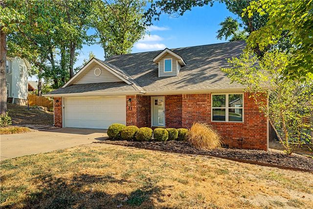 21 Greenridge Lane, Bentonville, AR 72712