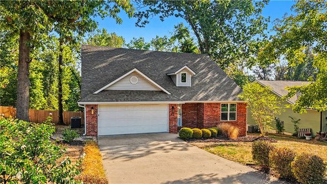 21 Greenridge Lane, Bentonville, AR 72712