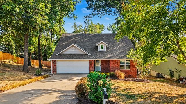21 Greenridge Lane, Bentonville, AR 72712