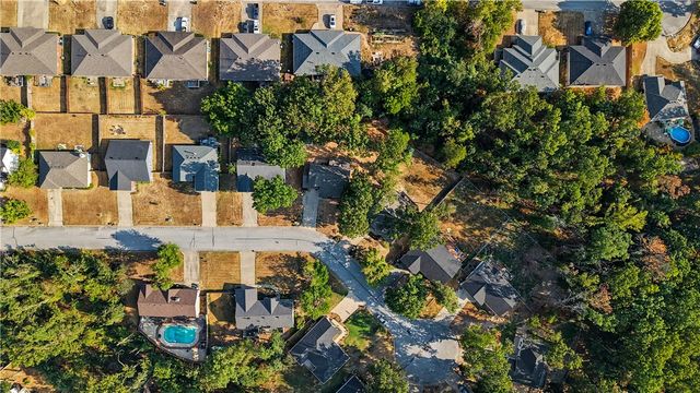 21 Greenridge Lane, Bentonville, AR 72712