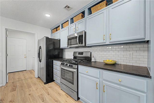 21 Greenridge Lane, Bentonville, AR 72712
