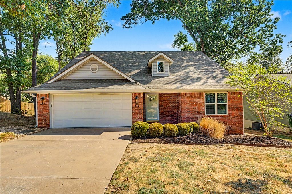 21 Greenridge Lane, Bentonville, AR 72712