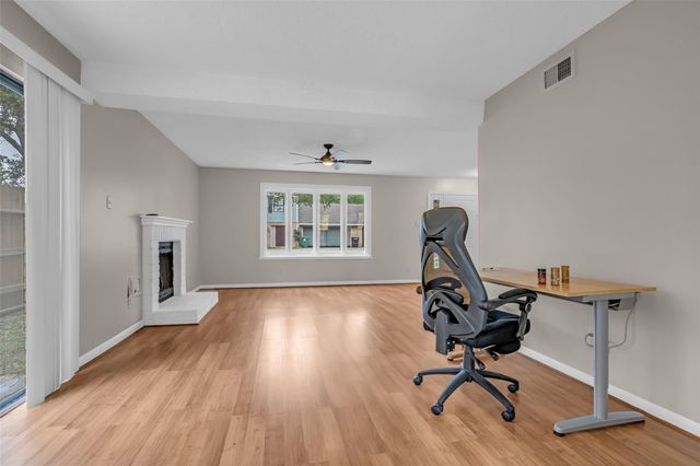 9207 Barr Circle, Houston, TX 77080