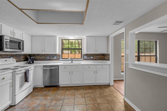 9207 Barr Circle, Houston, TX 77080