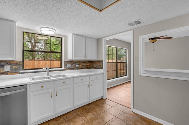 9207 Barr Circle, Houston, TX 77080