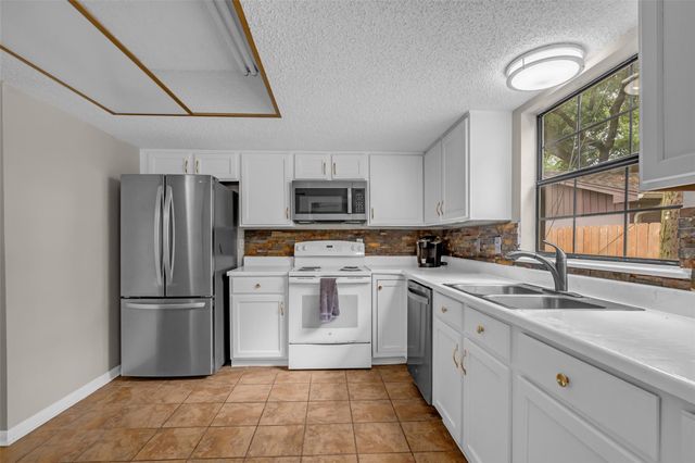 9207 Barr Circle, Houston, TX 77080