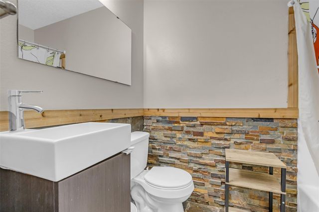 9207 Barr Circle, Houston, TX 77080