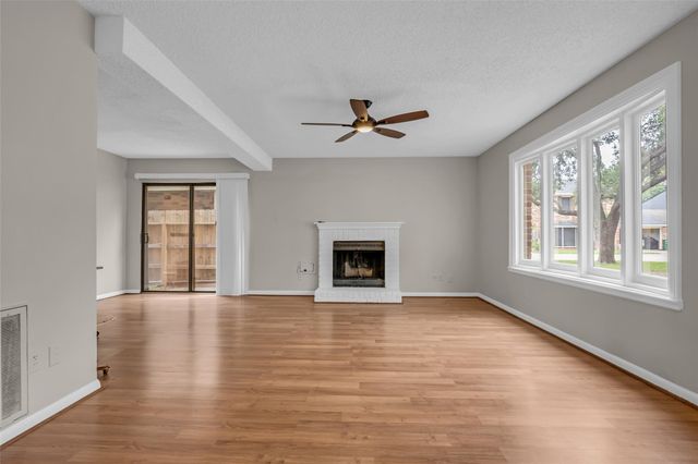 9207 Barr Circle, Houston, TX 77080