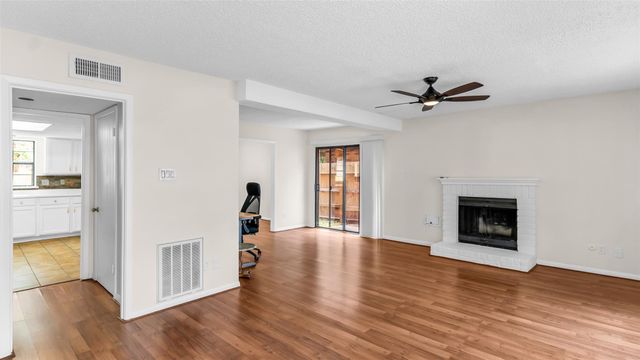 9207 Barr Circle, Houston, TX 77080
