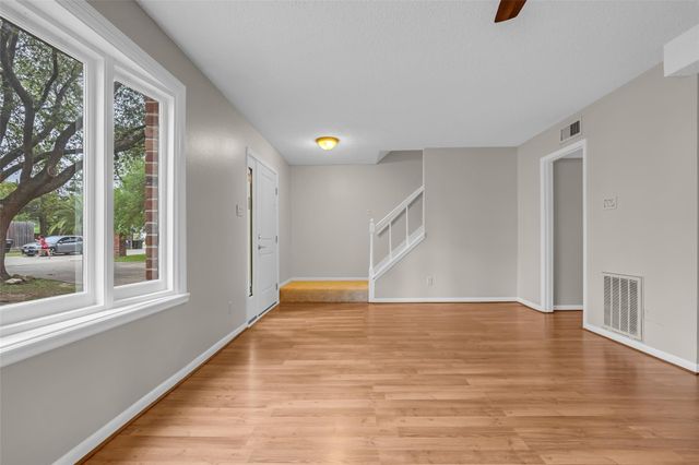 9207 Barr Circle, Houston, TX 77080