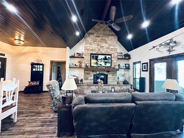 125 Drake Court, Comanche, TX 76442