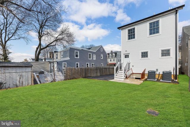 32 WEST ST, Bordentown, NJ 08505