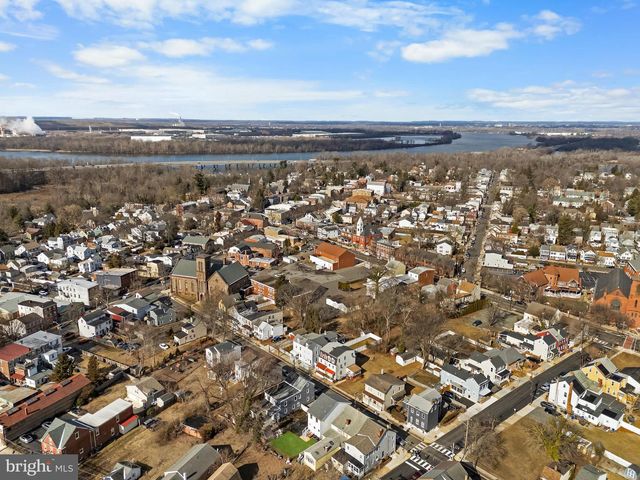 32 WEST ST, Bordentown, NJ 08505