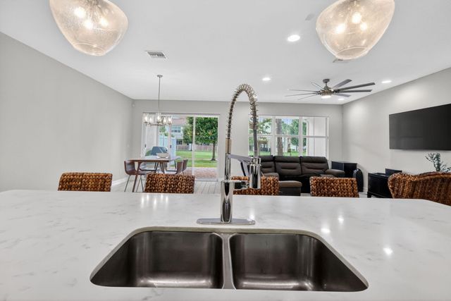 11945 Park Central, Royal Palm Beach, FL 33411