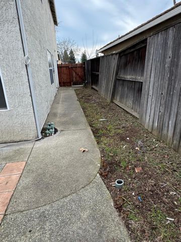 9129 Redwater Dr, Antelope, CA 95843