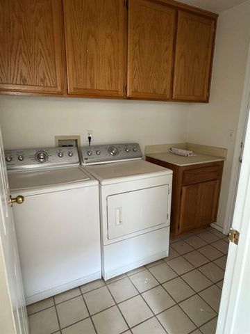 9129 Redwater Dr, Antelope, CA 95843