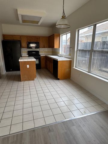 9129 Redwater Dr, Antelope, CA 95843