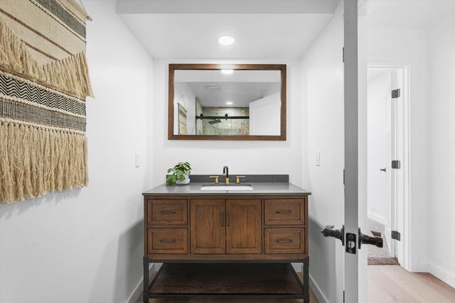 360 Reclining Acres Road, Corrales, NM 87048