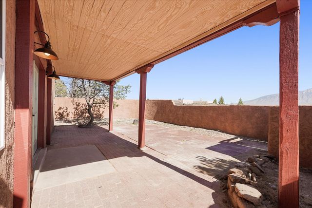 360 Reclining Acres Road, Corrales, NM 87048