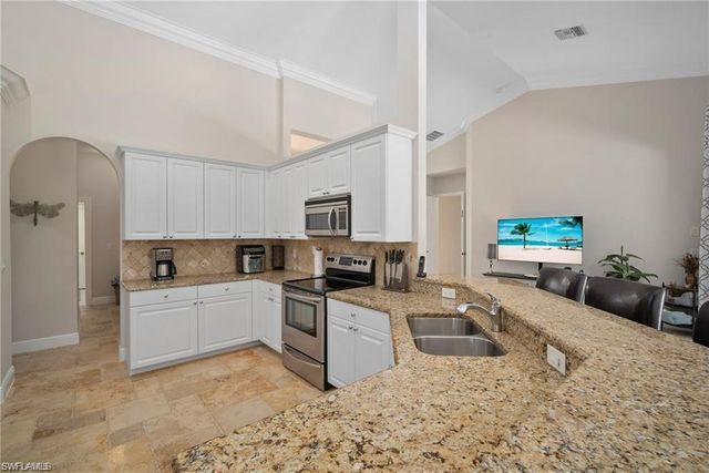 8884 Mustang Island CIR, Naples, FL 34113