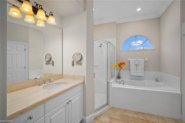 8884 Mustang Island CIR, Naples, FL 34113