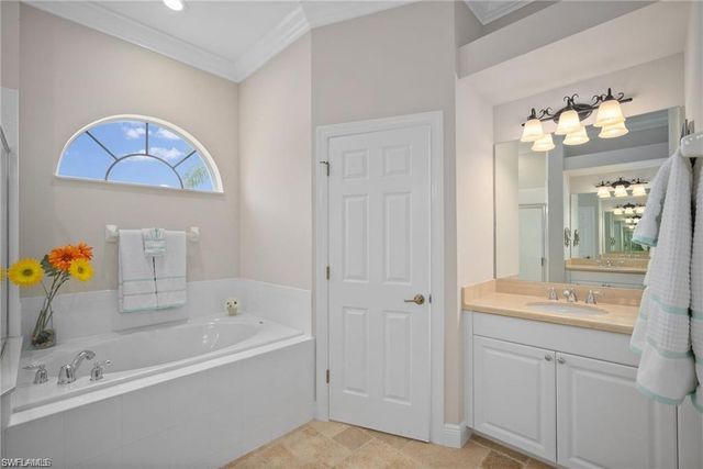 8884 Mustang Island CIR, Naples, FL 34113