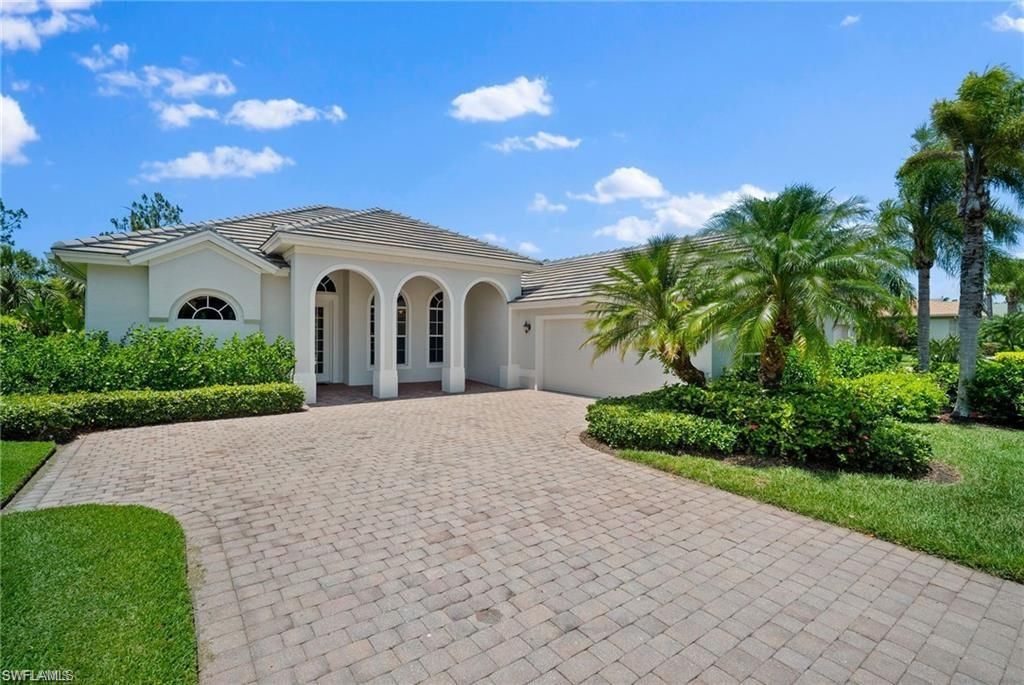 8884 Mustang Island CIR, Naples, FL 34113