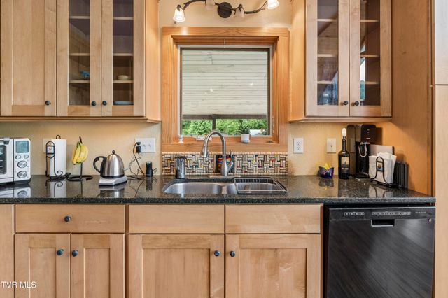 777 Bailey Lane, Erwin, TN 37650