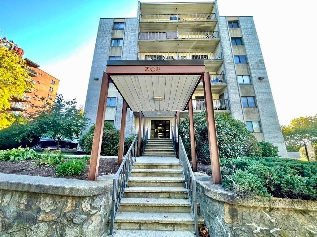 308 Quarry St 303, Quincy, MA 02169