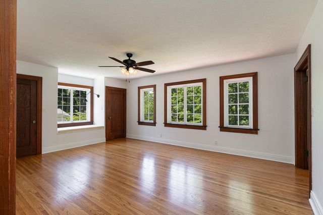 924 S Pickwick Avenue, Springfield, MO 65804