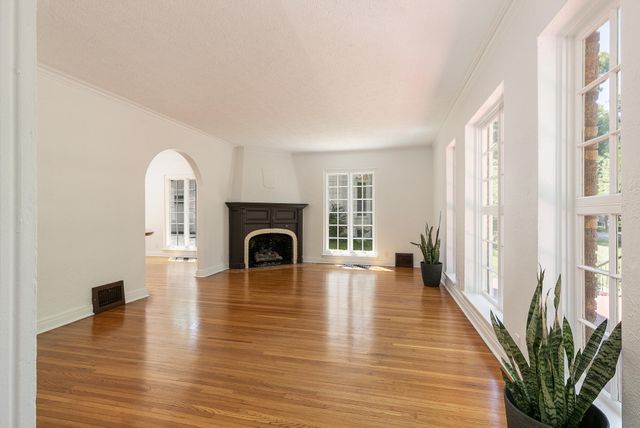 924 S Pickwick Avenue, Springfield, MO 65804