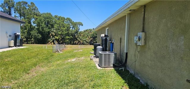 815 Porter ST E, Lehigh Acres, FL 33974
