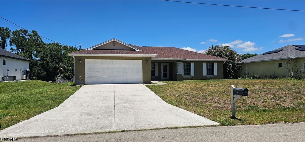 815 Porter ST E, Lehigh Acres, FL 33974
