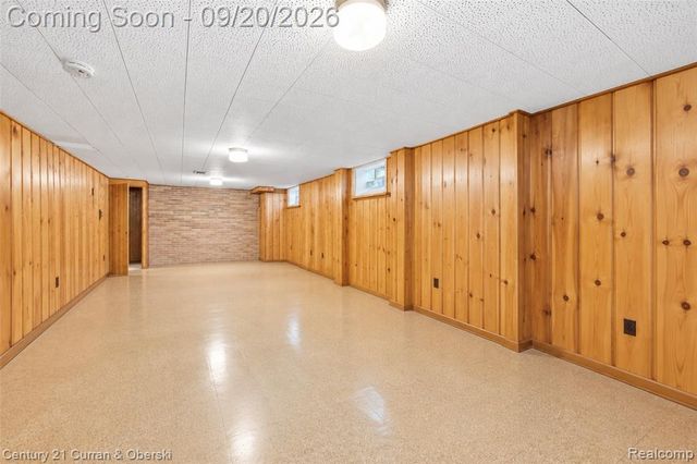 21945 Wildwood Street, Dearborn, MI 48128