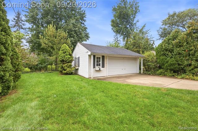 21945 Wildwood Street, Dearborn, MI 48128