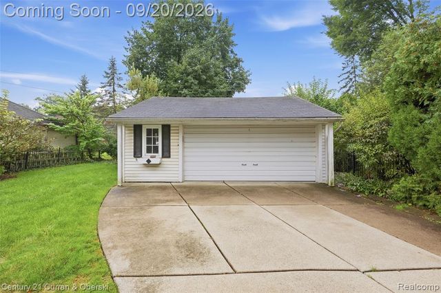 21945 Wildwood Street, Dearborn, MI 48128