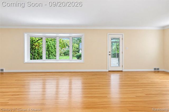 21945 Wildwood Street, Dearborn, MI 48128