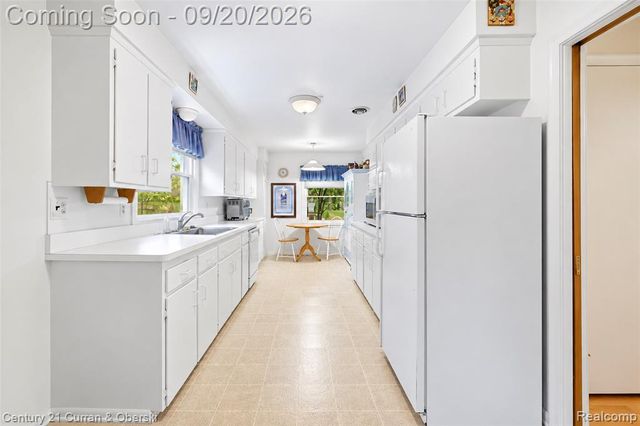 21945 Wildwood Street, Dearborn, MI 48128