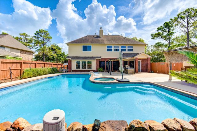 1016 Applewood Drive, Friendswood, TX 77546