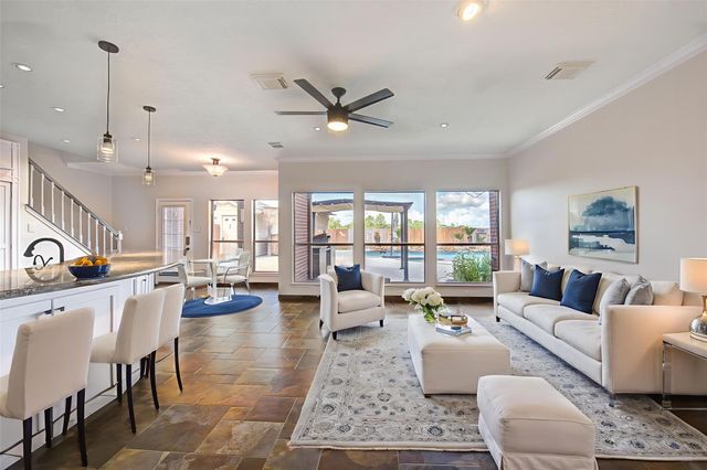 1016 Applewood Drive, Friendswood, TX 77546