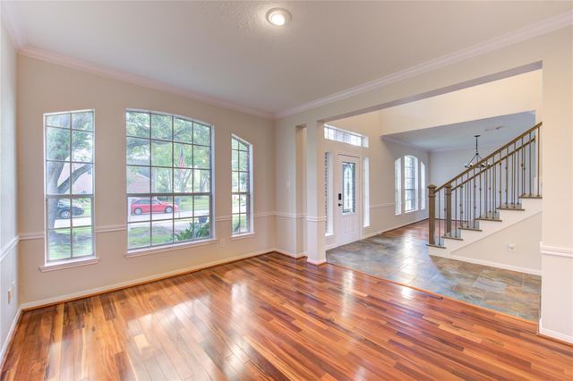 1016 Applewood Drive, Friendswood, TX 77546