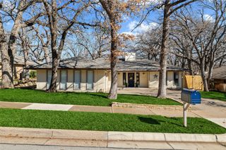 5101 Caliente Drive, Arlington, TX 76017